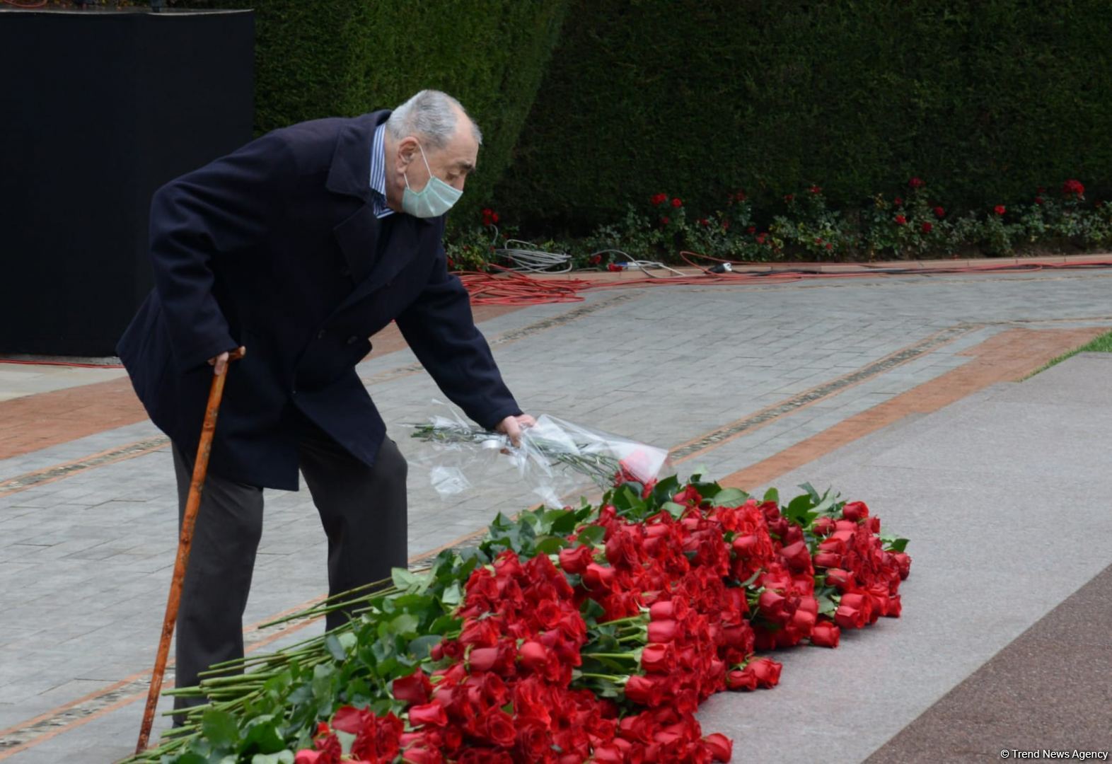 Azərbaycan xalqı ulu öndər Heydər Əliyevin xatirəsini dərin hörmət və ehtiramla yad edir (FOTO)