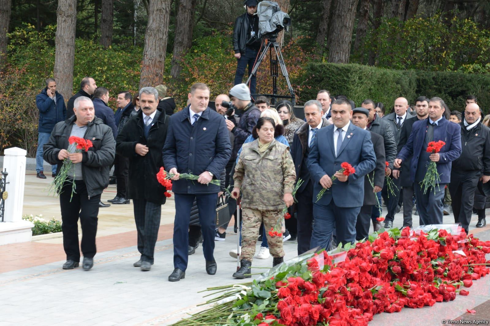 Azərbaycan xalqı ulu öndər Heydər Əliyevin xatirəsini dərin hörmət və ehtiramla yad edir (FOTO)