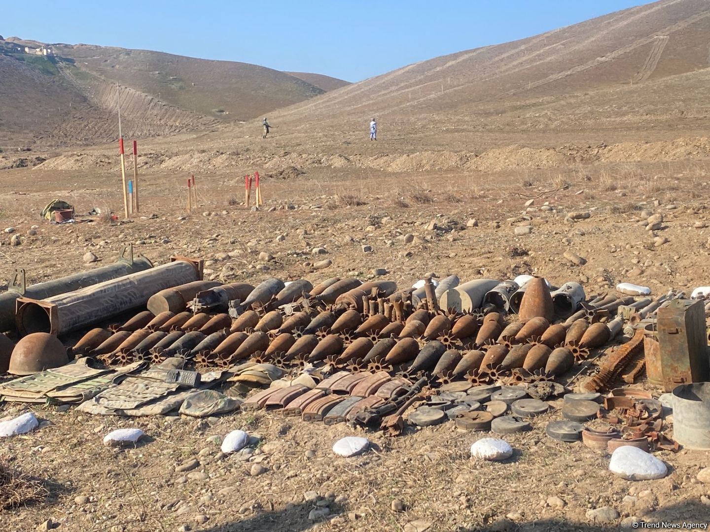Horadiz-Ağbənd yolunun 190 hektarı mina və PHS-lərdən tam təmizlənib (FOTO)