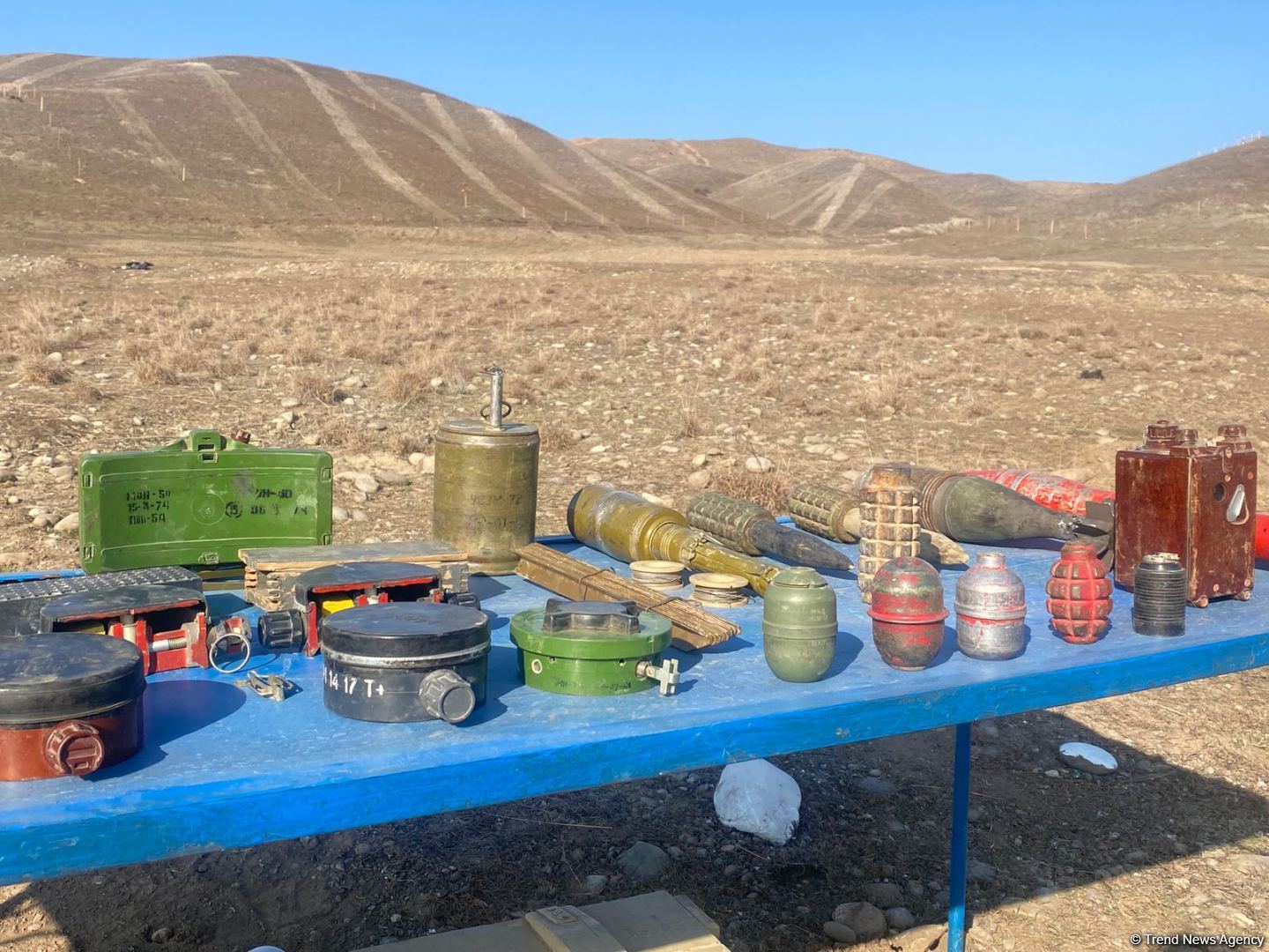 Horadiz-Ağbənd yolunun 190 hektarı mina və PHS-lərdən tam təmizlənib (FOTO)