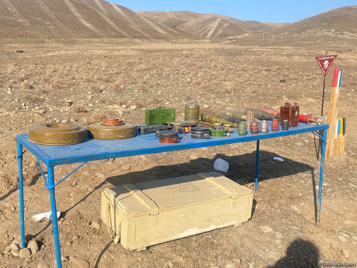 Horadiz-Ağbənd yolunun 190 hektarı mina və PHS-lərdən tam təmizlənib (FOTO)