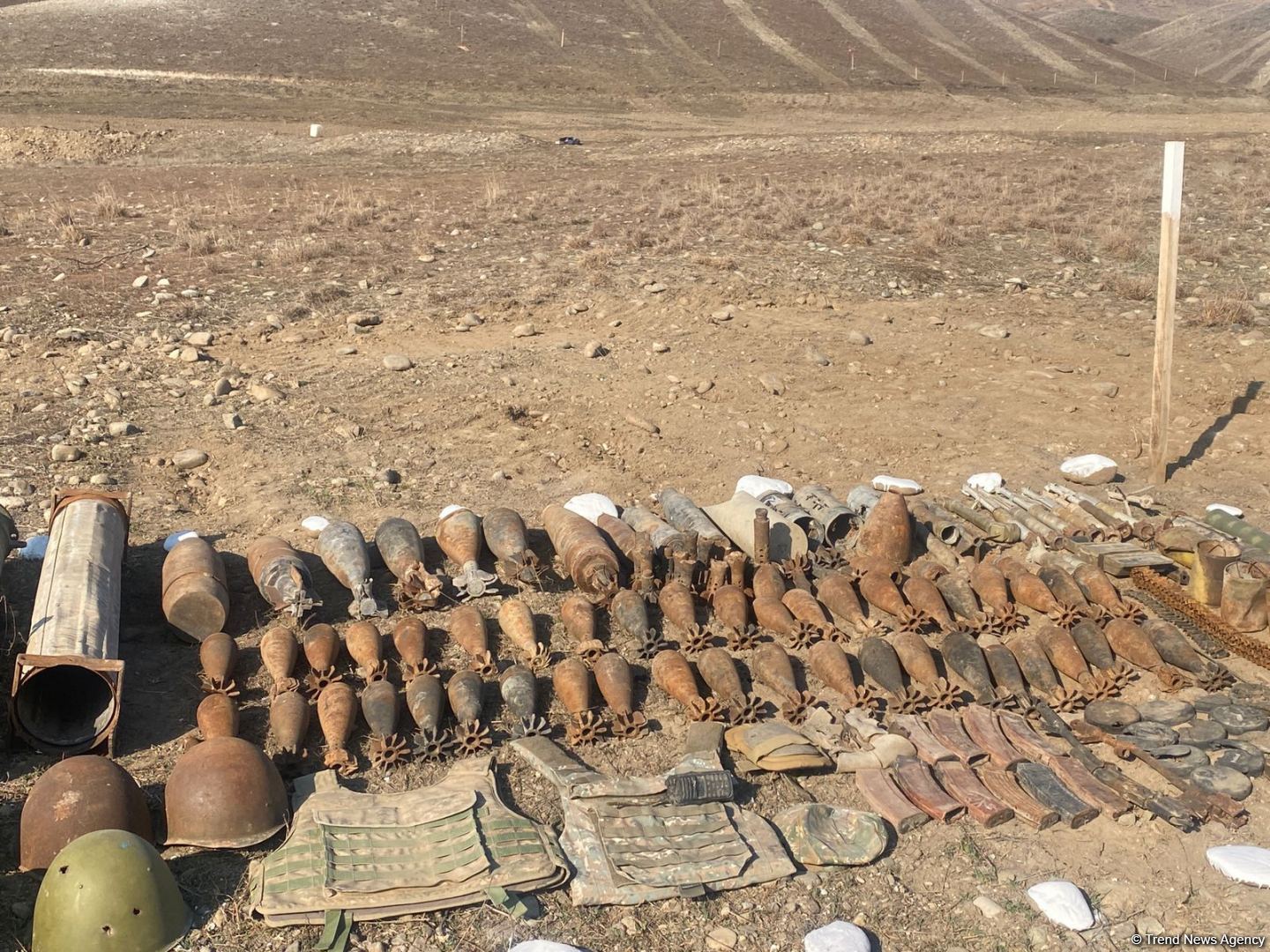 Horadiz-Ağbənd yolunun 190 hektarı mina və PHS-lərdən tam təmizlənib (FOTO)