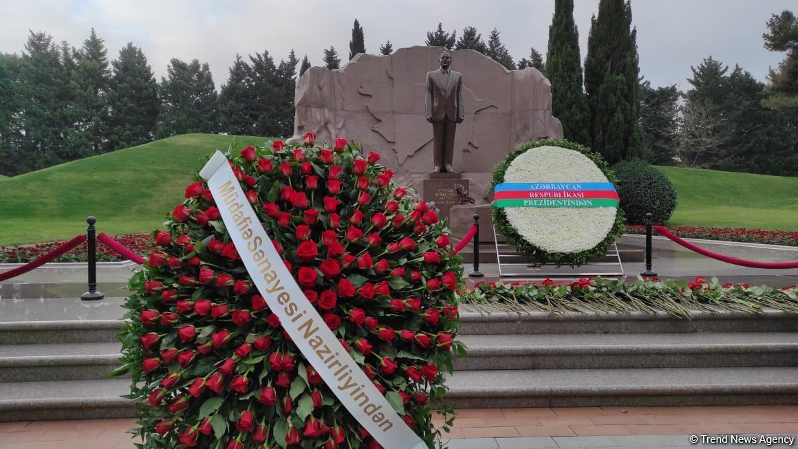 Müdafiə Sənayesi Nazirliyinin əməkdaşları peşə bayramını qeyd edirlər (FOTO)