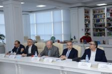 Azərbaycan və Rusiyadan olan ekspertlər Bakı ilə Moskva arasında əlaqələrin gələcək inkişaf perspektivlərini müzakirə ediblər (FOTO)