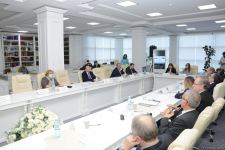 Azərbaycan və Rusiyadan olan ekspertlər Bakı ilə Moskva arasında əlaqələrin gələcək inkişaf perspektivlərini müzakirə ediblər (FOTO)