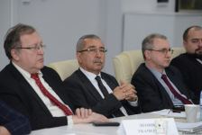 Azərbaycan və Rusiyadan olan ekspertlər Bakı ilə Moskva arasında əlaqələrin gələcək inkişaf perspektivlərini müzakirə ediblər (FOTO)