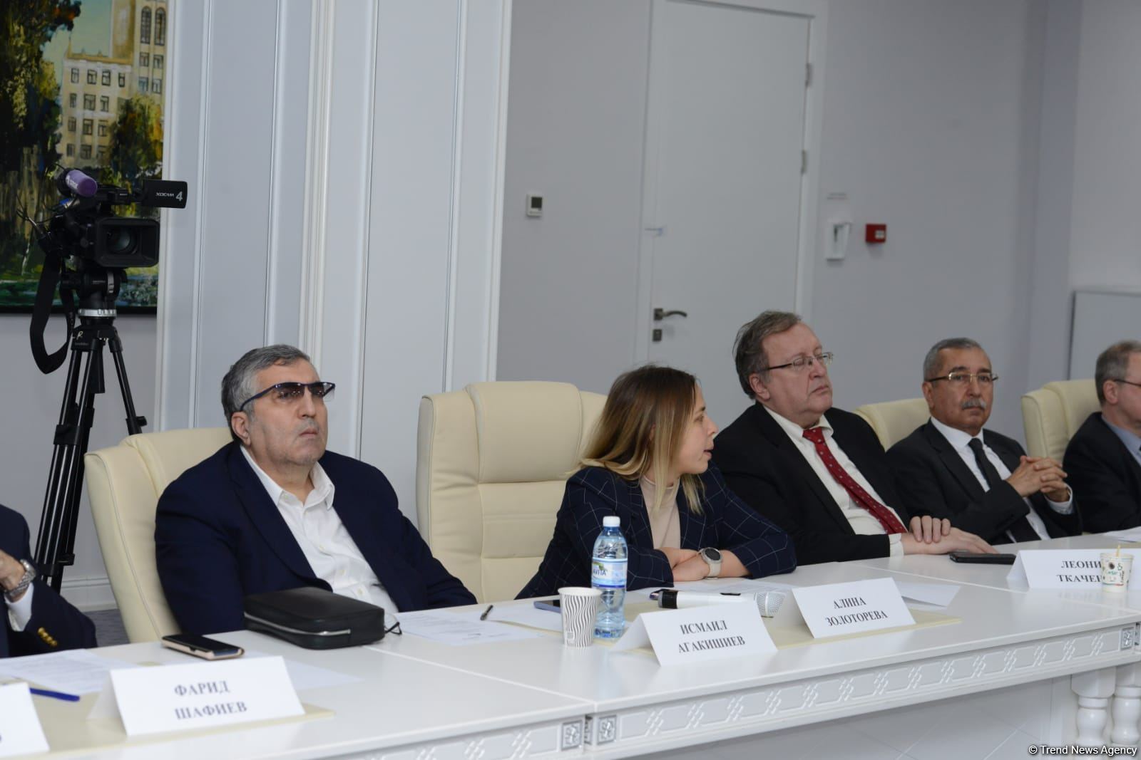 Azərbaycan və Rusiyadan olan ekspertlər Bakı ilə Moskva arasında əlaqələrin gələcək inkişaf perspektivlərini müzakirə ediblər (FOTO)