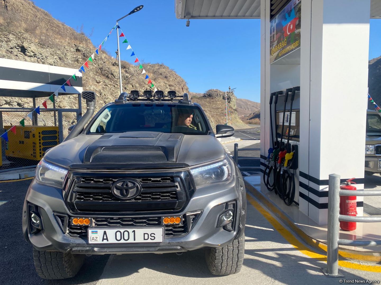 Azərbaycan Gorus-Qafan yolu üzərində ilk yanacaqdoldurma məntəqəsini açıb (FOTO)