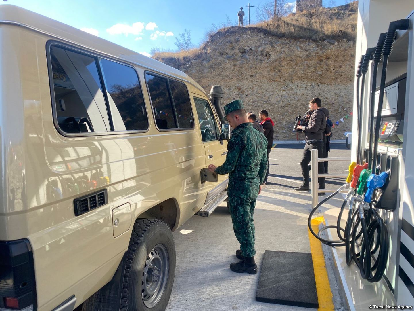 Azərbaycan Gorus-Qafan yolu üzərində ilk yanacaqdoldurma məntəqəsini açıb (FOTO)