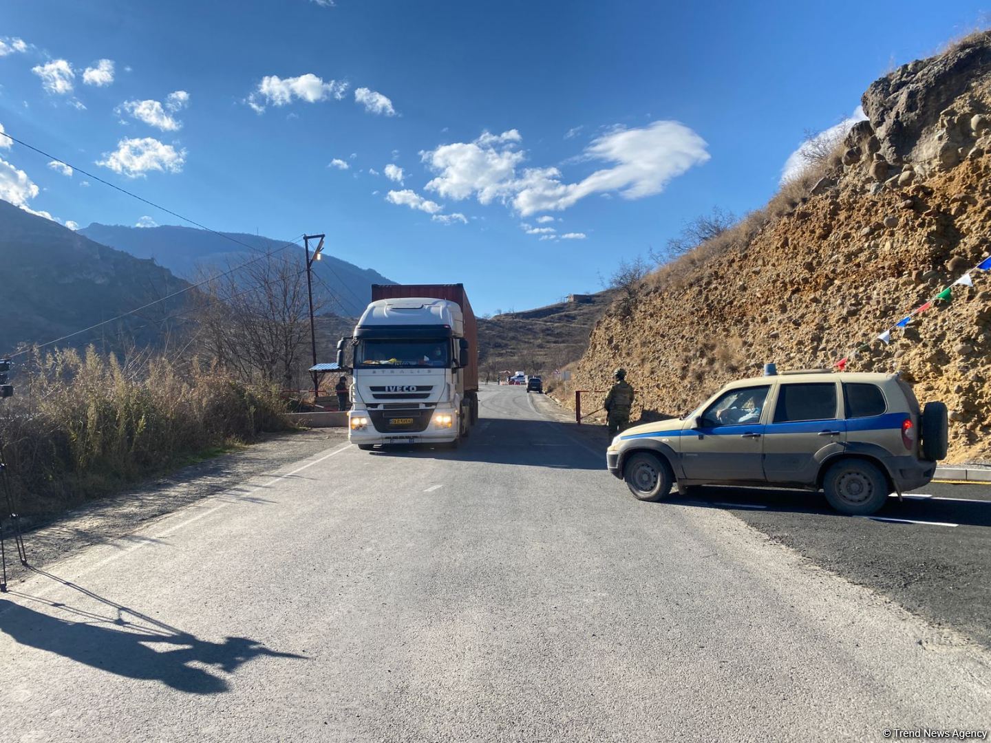 Azərbaycan Gorus-Qafan yolu üzərində ilk yanacaqdoldurma məntəqəsini açıb (FOTO)