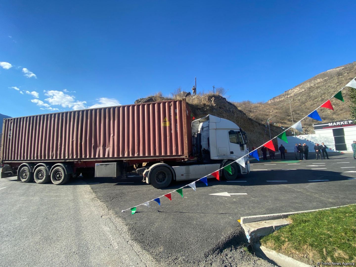 Azərbaycan Gorus-Qafan yolu üzərində ilk yanacaqdoldurma məntəqəsini açıb (FOTO)