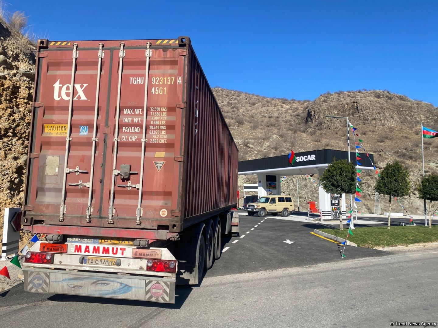 Azərbaycan Gorus-Qafan yolu üzərində ilk yanacaqdoldurma məntəqəsini açıb (FOTO)