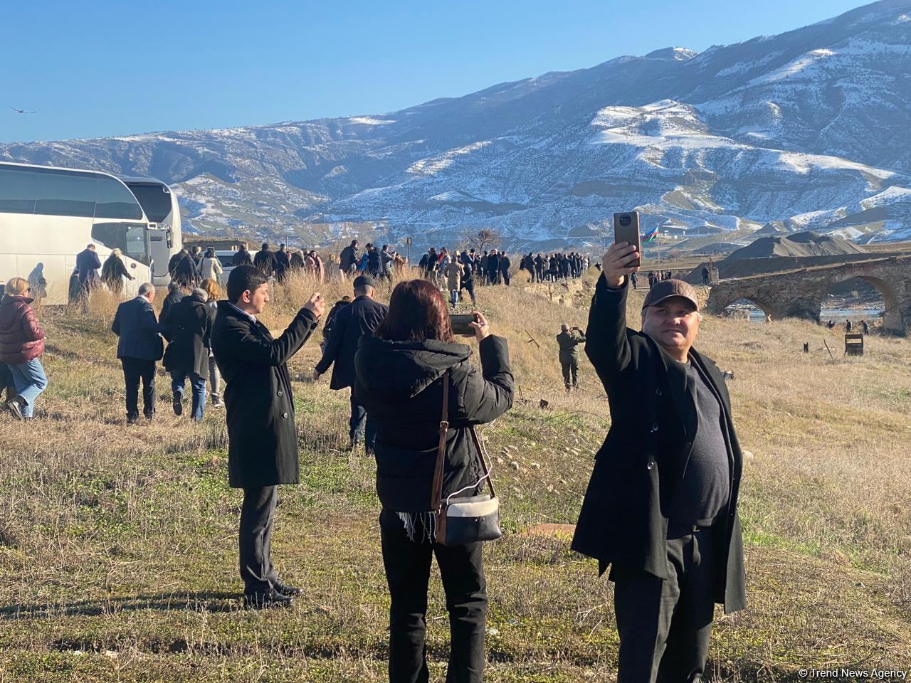 Azərbaycanda fəaliyyət göstərən QHT-lərin Xudafərinə səfəri başlayıb (FOTO)