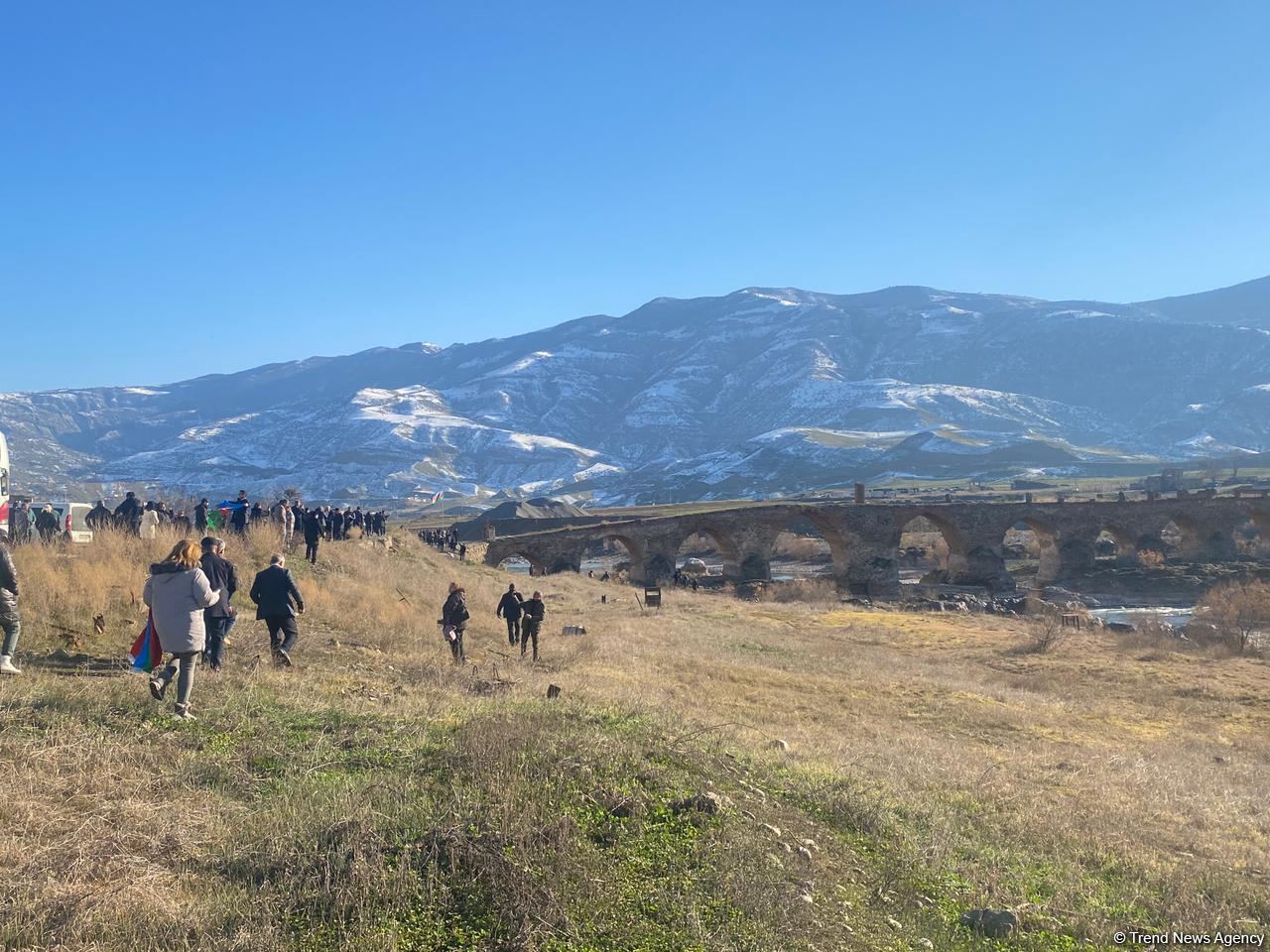 Azərbaycanda fəaliyyət göstərən QHT-lərin Xudafərinə səfəri başlayıb (FOTO)