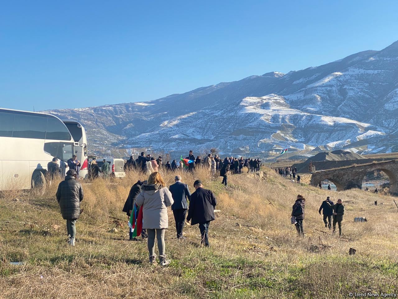 Azərbaycanda fəaliyyət göstərən QHT-lərin Xudafərinə səfəri başlayıb (FOTO)