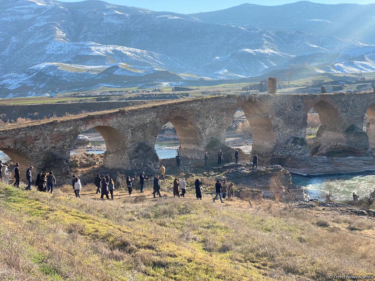 Azərbaycanda fəaliyyət göstərən QHT-lərin Xudafərinə səfəri başlayıb (FOTO)
