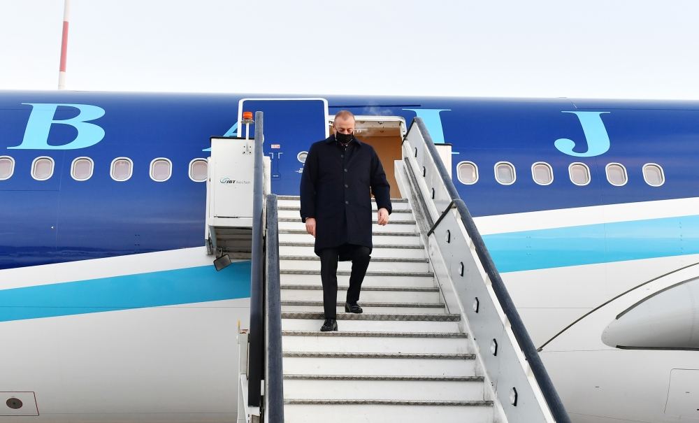 Prezident İlham Əliyev Rusiyanın Sankt-Peterburq şəhərinə səfərə gəlib (FOTO/VİDEO)