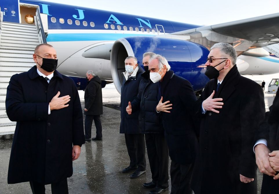 Prezident İlham Əliyev Rusiyanın Sankt-Peterburq şəhərinə səfərə gəlib (FOTO/VİDEO)