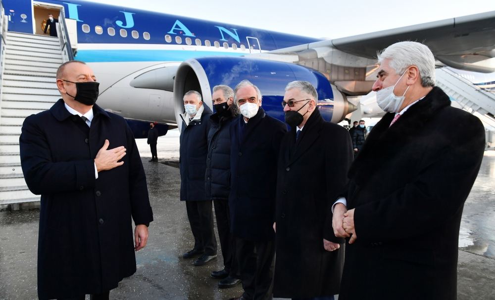 Prezident İlham Əliyev Rusiyanın Sankt-Peterburq şəhərinə səfərə gəlib (FOTO/VİDEO)
