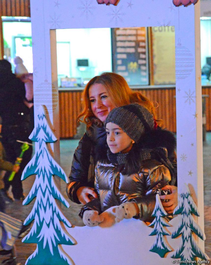 Bakı Yeni ili qarşılayır - FOTOREPORTAJ