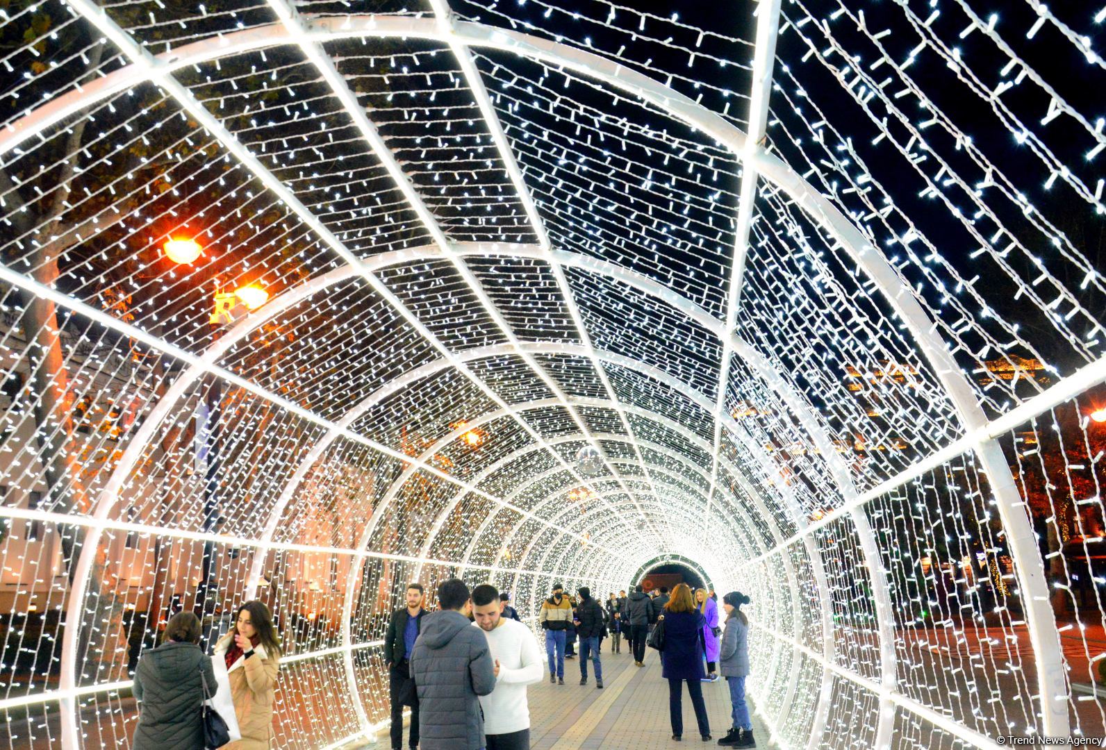 Bakı Yeni ili qarşılayır - FOTOREPORTAJ