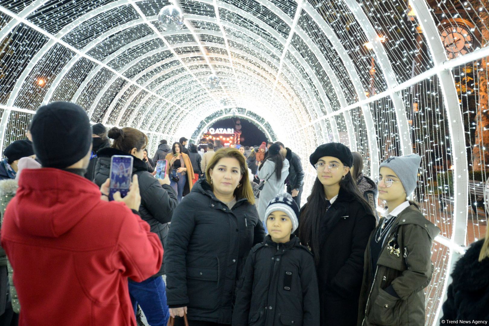Bakı Yeni ili qarşılayır - FOTOREPORTAJ