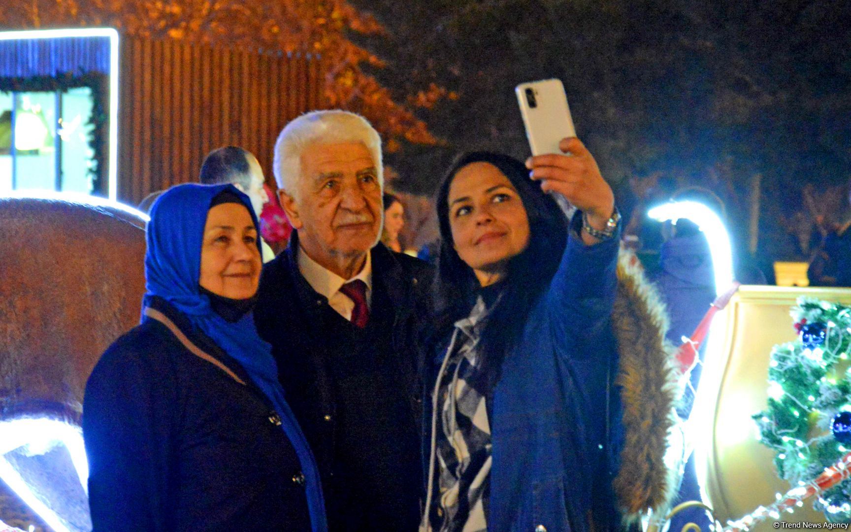 Bakı Yeni ili qarşılayır - FOTOREPORTAJ