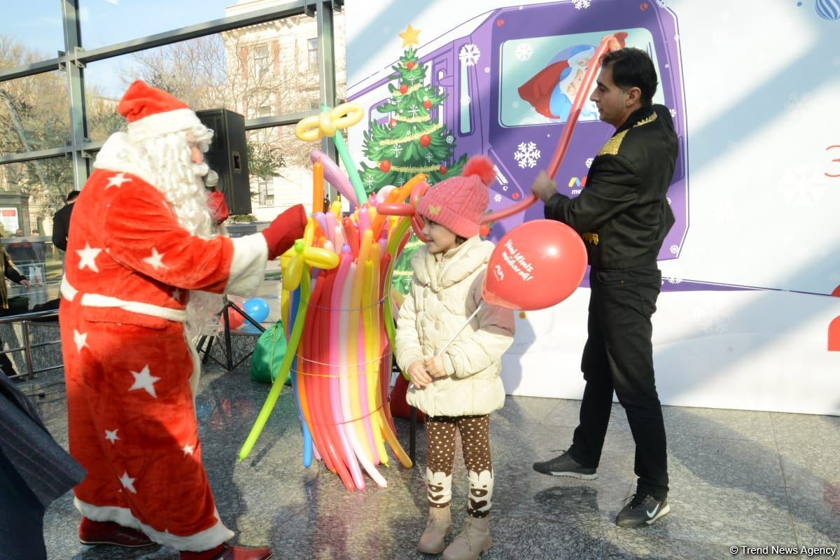 Bakı Metropolitenində yeni il şousu keçirilir (FOTO)