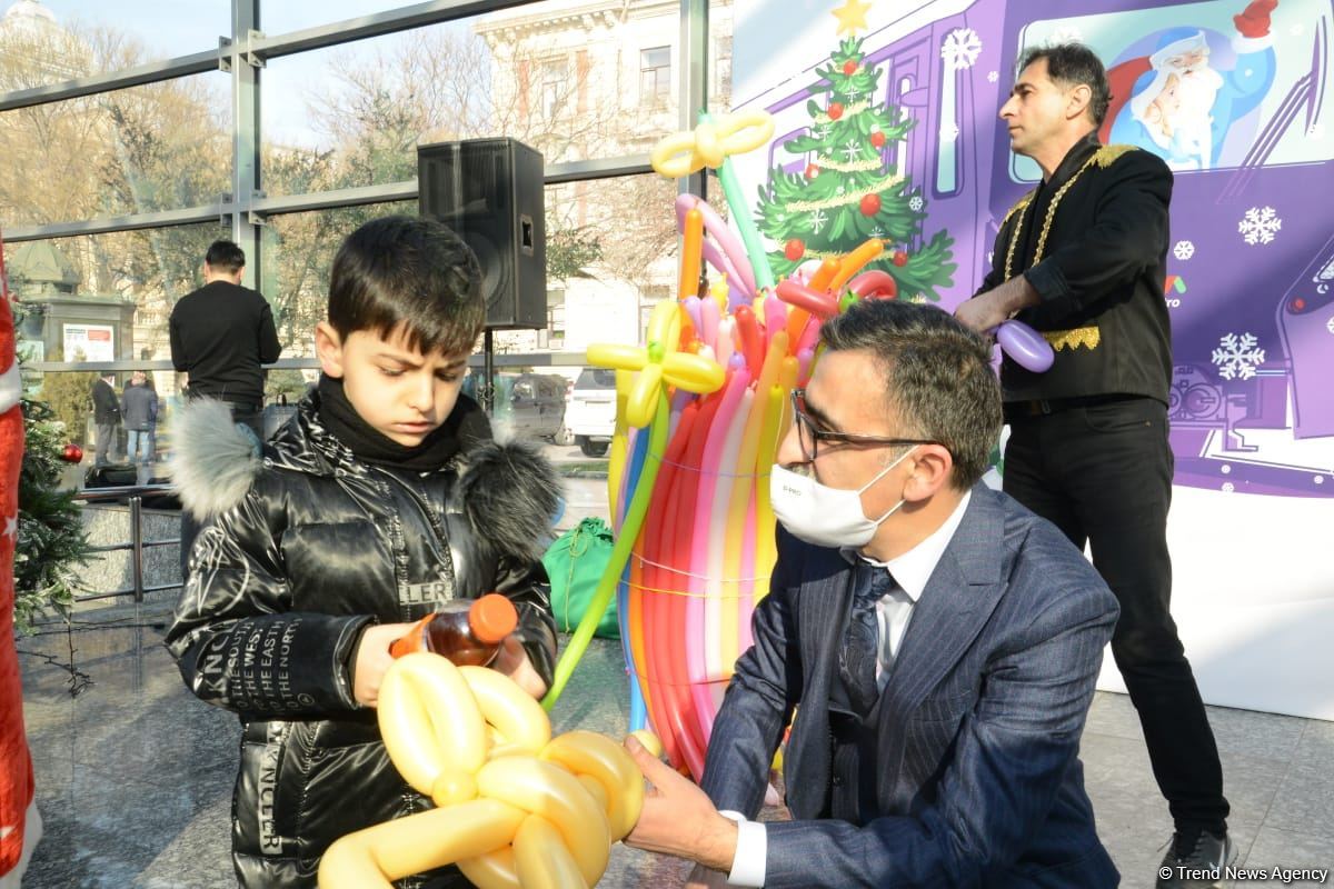 Bakı Metropolitenində yeni il şousu keçirilir (FOTO)