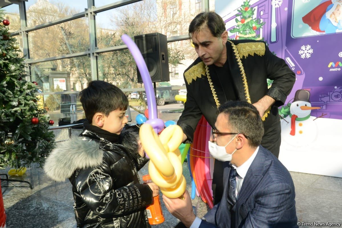Bakı Metropolitenində yeni il şousu keçirilir (FOTO)