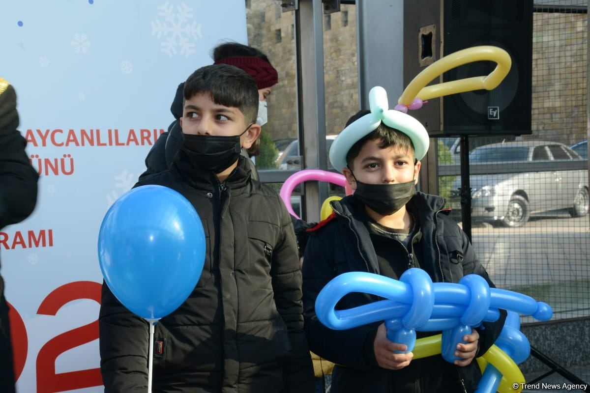 Bakı Metropolitenində yeni il şousu keçirilir (FOTO)