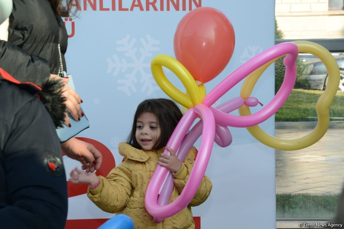 Bakı Metropolitenində yeni il şousu keçirilir (FOTO)