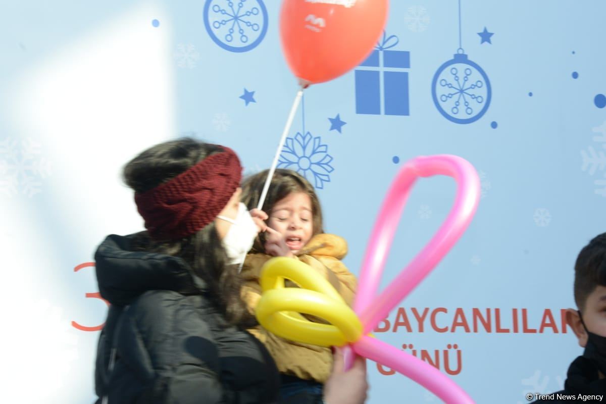 Bakı Metropolitenində yeni il şousu keçirilir (FOTO)