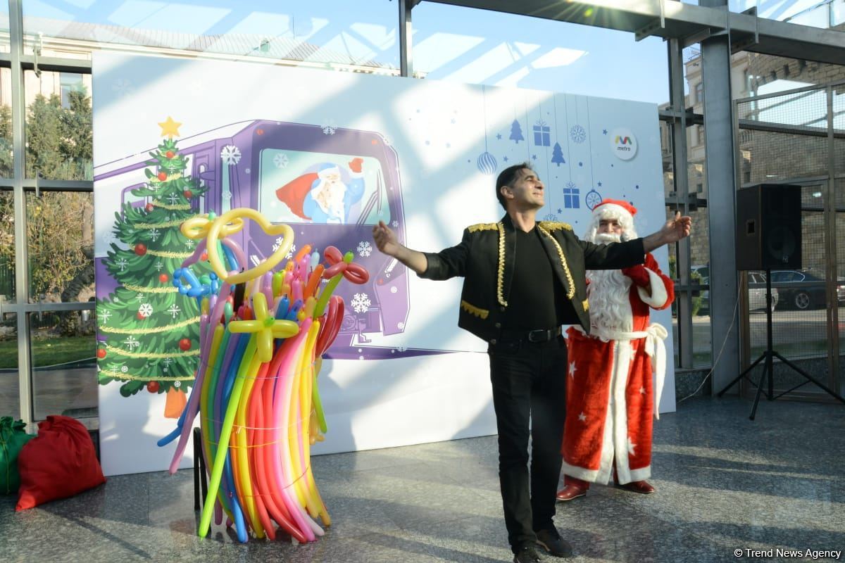 Bakı Metropolitenində yeni il şousu keçirilir (FOTO)
