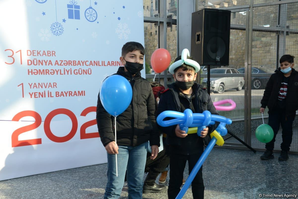 Bakı Metropolitenində yeni il şousu keçirilir (FOTO)