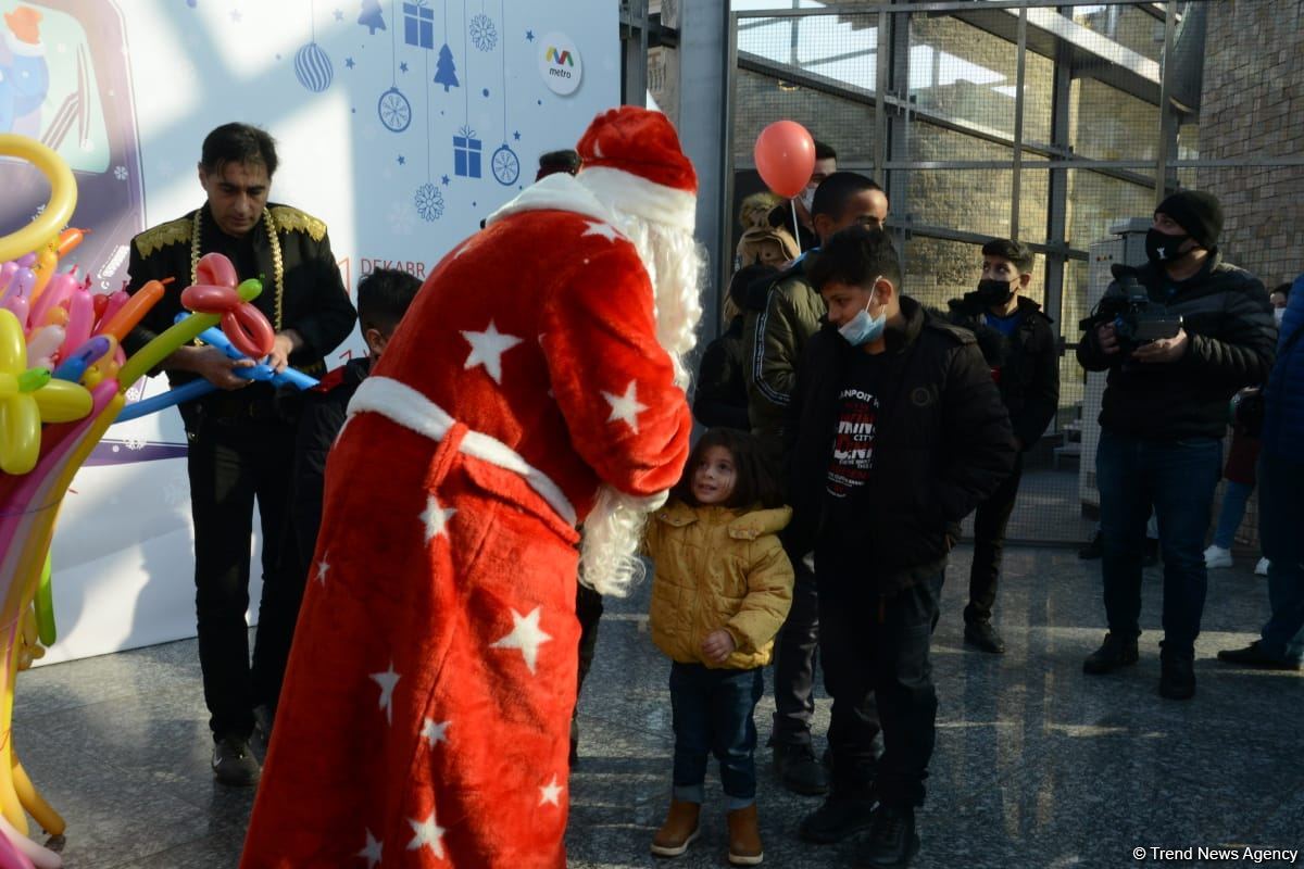 Bakı Metropolitenində yeni il şousu keçirilir (FOTO)