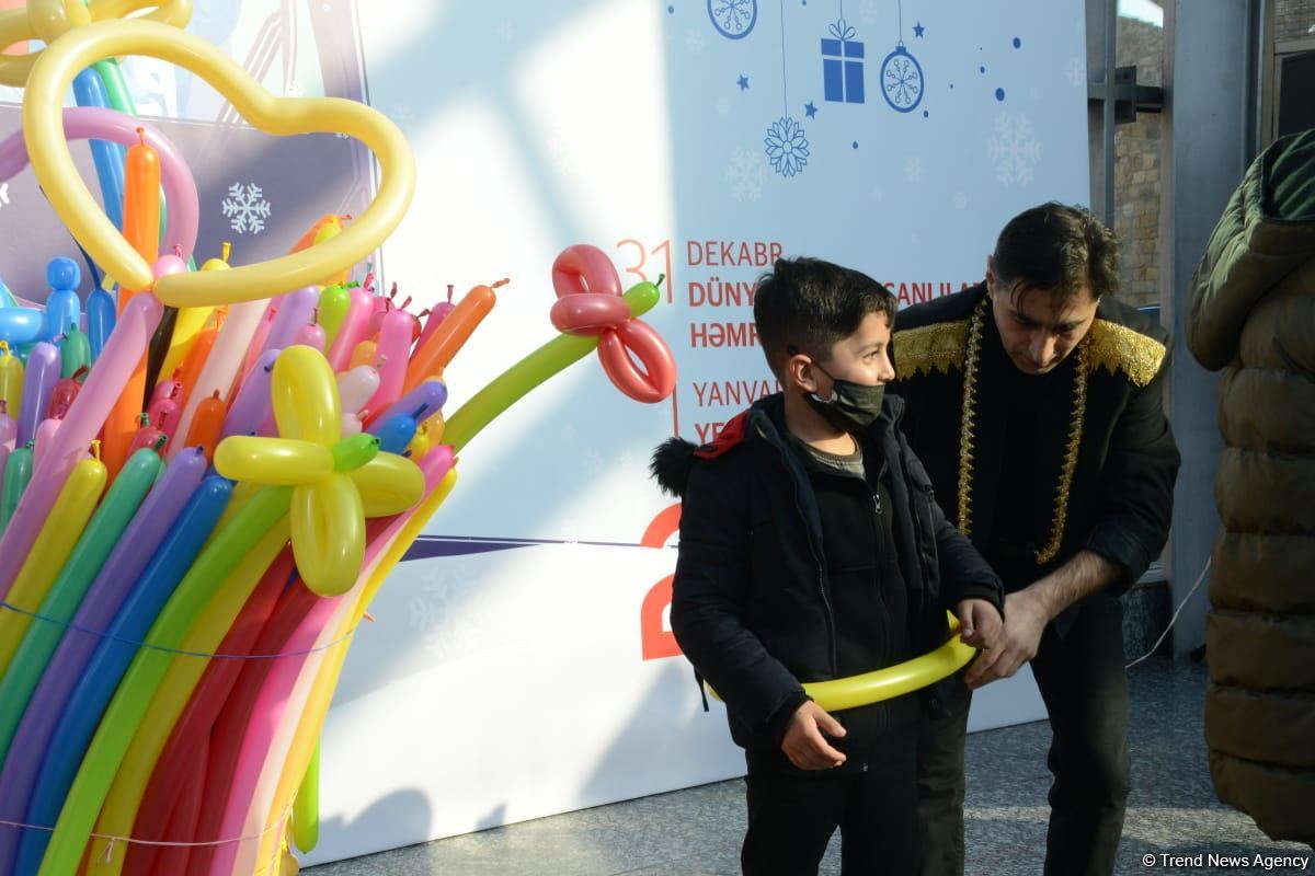 Bakı Metropolitenində yeni il şousu keçirilir (FOTO)