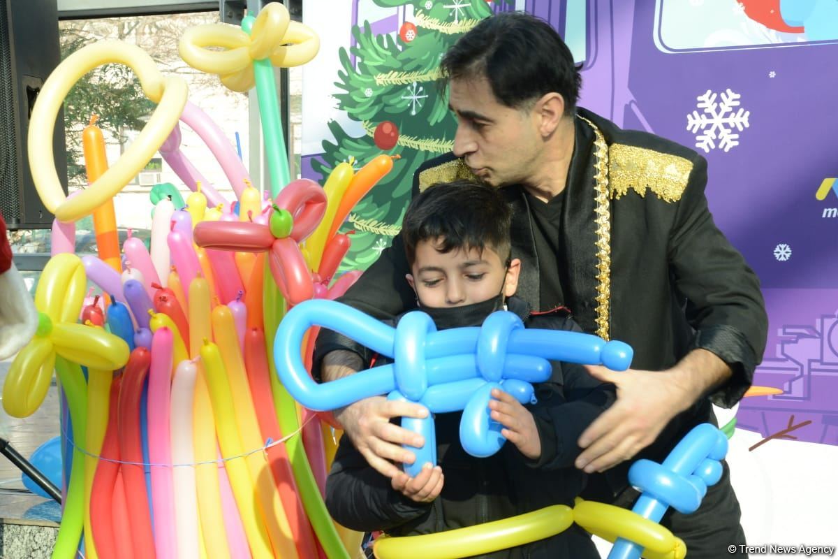 Bakı Metropolitenində yeni il şousu keçirilir (FOTO)