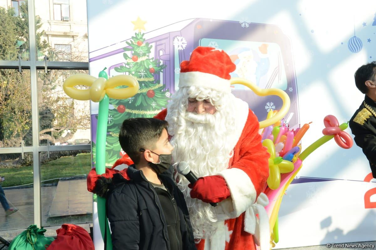 Bakı Metropolitenində yeni il şousu keçirilir (FOTO)
