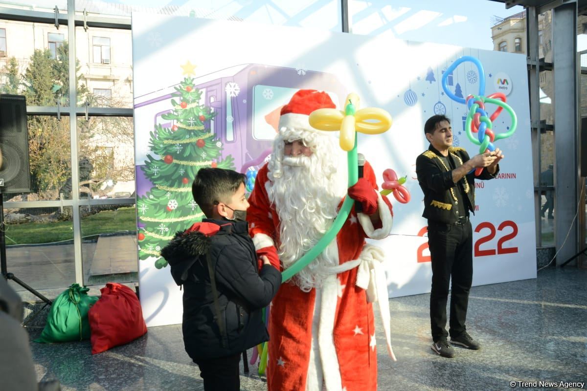 Bakı Metropolitenində yeni il şousu keçirilir (FOTO)