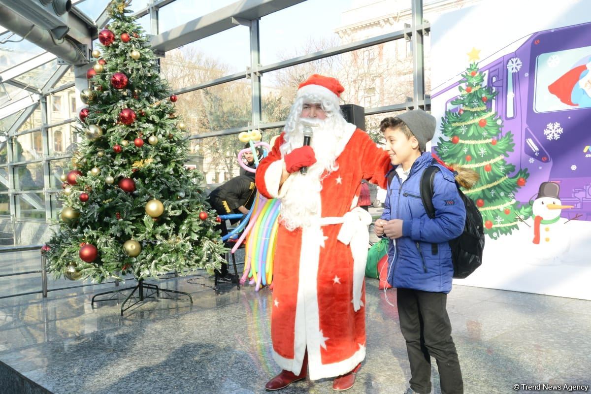 Bakı Metropolitenində yeni il şousu keçirilir (FOTO)