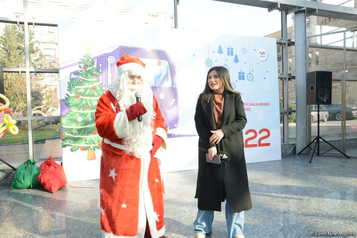 Bakı Metropolitenində yeni il şousu keçirilir (FOTO)