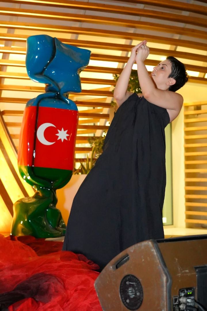 Əllliyi olan şəxslər Heydər Əliyev Fondunun dəstəyi ilə “Dubay Ekspo”da çıxış edib (FOTO)