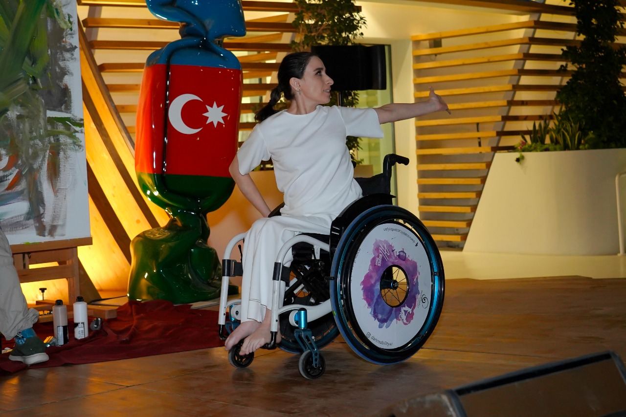 Əllliyi olan şəxslər Heydər Əliyev Fondunun dəstəyi ilə “Dubay Ekspo”da çıxış edib (FOTO)