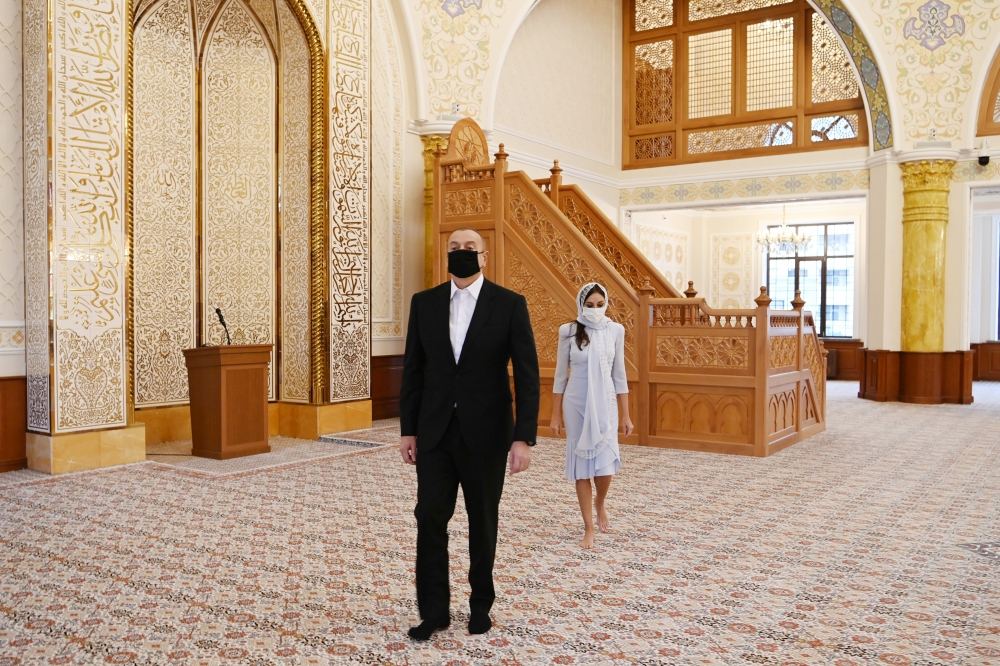 Prezident İlham Əliyev və Birinci xanım Mehriban Əliyeva Yeni Günəşlidə “Xanım Fatimeyi Zəhra” məscidinin yeni binasında yaradılan şəraitlə tanış olublar (FOTO/VİDEO)