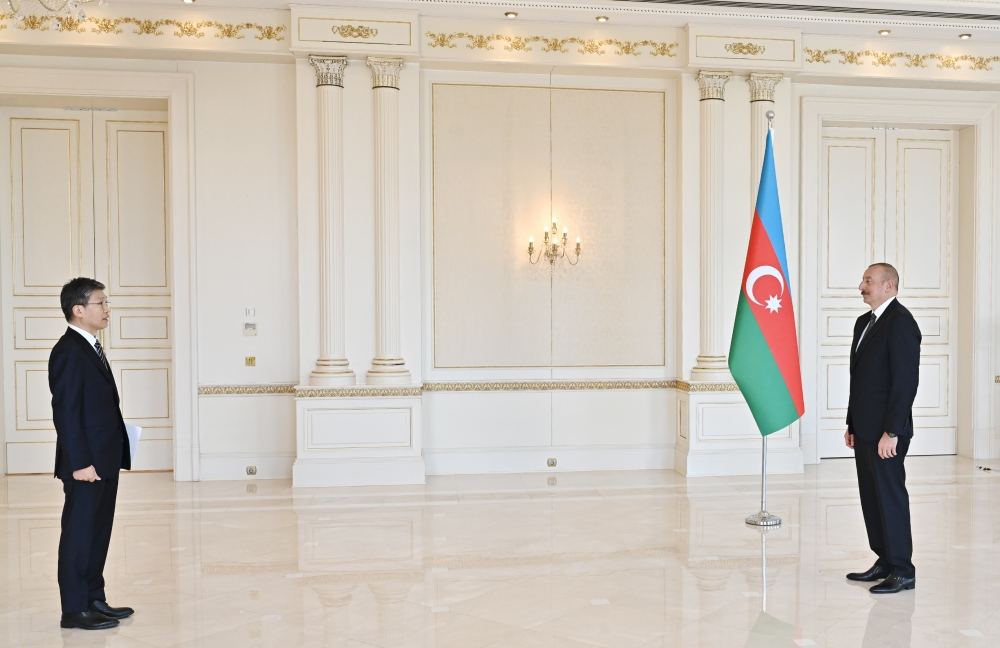 Prezident İlham Əliyev Koreyanın Azərbaycanda yeni təyin olunmuş səfirinin etimadnaməsini qəbul edib (FOTO/VİDEO) (YENİLƏNİB)