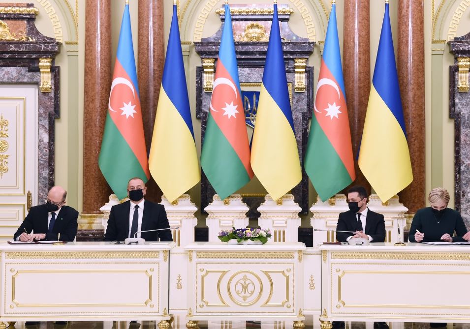 Prezident İlham Əliyevin və Volodimir Zelenskinin iştirakı ilə Azərbaycan-Ukrayna sənədlərinin imzalanması mərasimi olub (FOTO/VİDEO) (YENİLƏNİB)