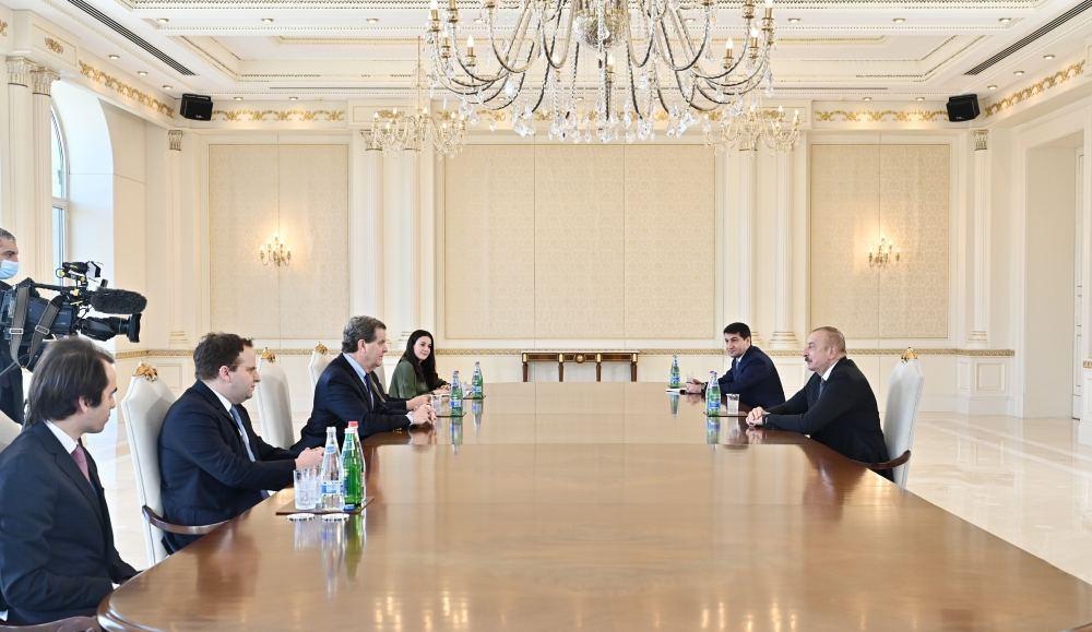 Prezident İlham Əliyev Amerika Yəhudi Komitəsinin icraçı direktorunun başçılıq etdiyi nümayəndə heyətini qəbul edib (FOTO) (YENİLƏNİB)