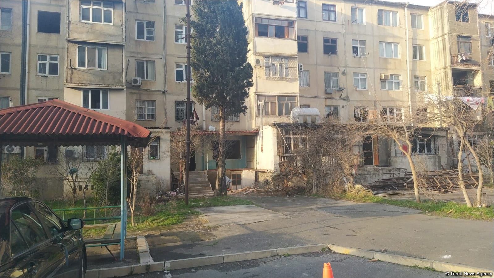 Bakının bu rayonunda yaşayış binaları sökülür (FOTO)