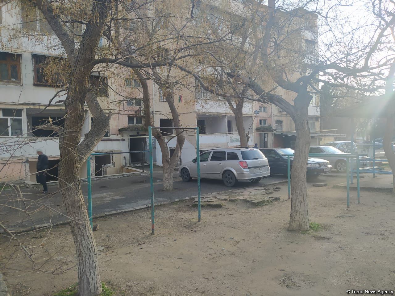 Bakının bu rayonunda yaşayış binaları sökülür (FOTO)